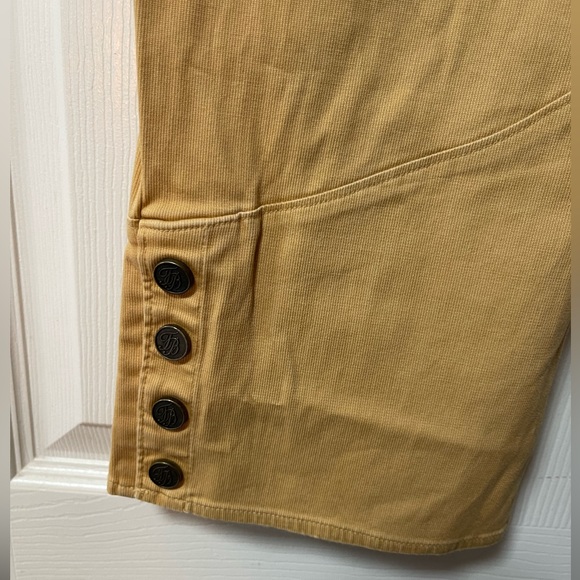 Tommy Bahama Capri Pants Mustard Yellow Mid Rise Snaps Pockets Zipper Belt Loops - Picture 3 of 7
